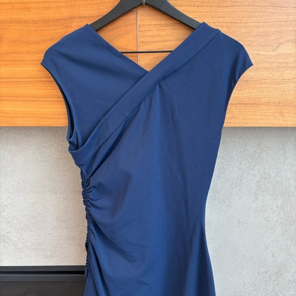 DIANE VON FURSTENBERG V Neck Midi Lenght Dress, Size 6 - Picture 10 of 12